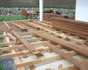 Holzterrasse selber bauen.